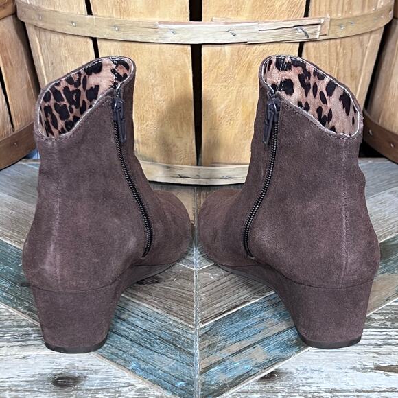 Seychelles Sultry Chocolate Brown Suede Demi Wedge Ankle Booties Womens Size 6.5 - Picture 8 of 11